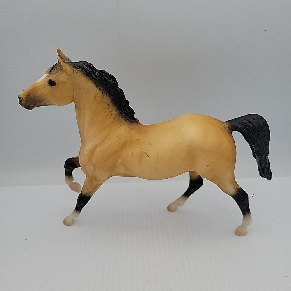 Classic Breyer Horse Palomino Black Mane Light Star Snip Breyer Molding Co USA